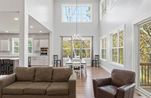 Buechel House | Creekside Luxury Retreat on 22 Acres
