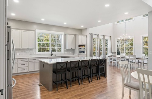 Buechel House | Creekside Luxury Retreat on 22 Acres