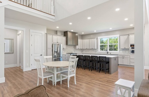 Buechel House | Creekside Luxury Retreat on 22 Acres