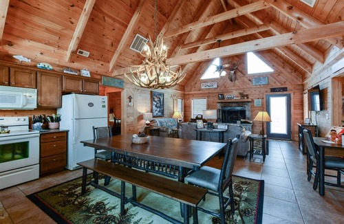Branson Cedars Cabin | Cricket Creek Cabin awaits you | 3 Bed, 2 Bath