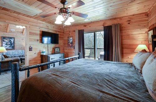 Branson Cedars Cabin | Cricket Creek Cabin awaits you | 3 Bed, 2 Bath