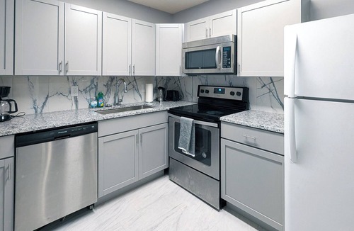 Overland Park House | Cute and affordable 3BDR duplex in Overland Park for up to 12 people!