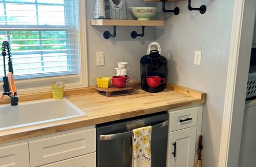 Pikeville Cottage | Cute, cozy & clean cottage by Fall Creek Falls Park. 2B-2B with new hot tub.