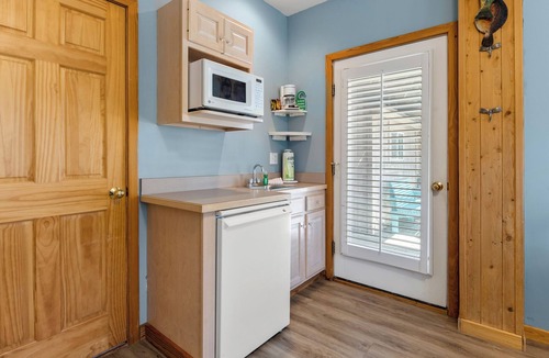 Ocracoke Villa | CV1B: Shell Castle B - king bed and whirlpool tub!