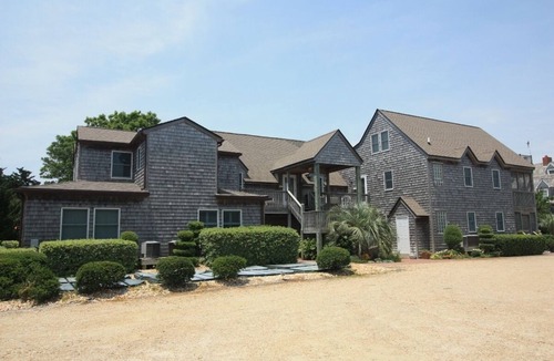 Ocracoke Villa | CV6B: Scotch Bonnet B -2nd floor studio with whirlpool tub!