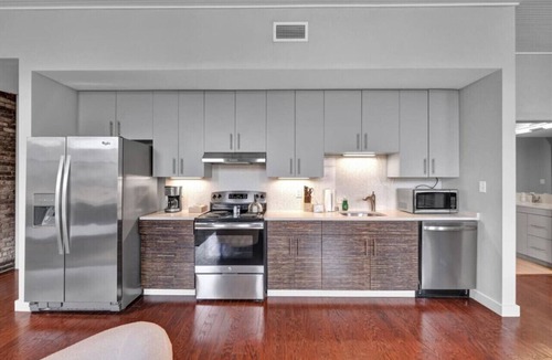 Downtown Louisville Apartment | CW Downtown 1 BR King Heart of Whiskey Row 301