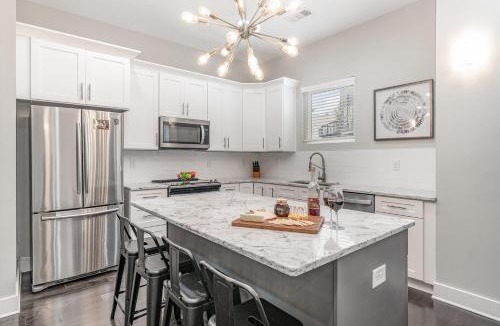 Hadley - Washington House | Cypress - Private Rooftop Patio - Mins to Broadway
