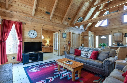 Branson Cedars Cabin | Dakota Lodge in Branson | 2 Bed, 2 Bath