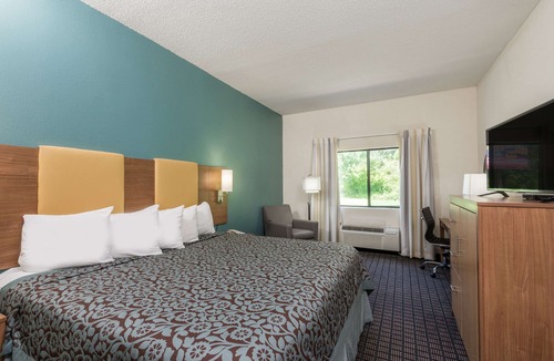 Cannonsburg Hotel | Days Inn by Wyndham Ashland