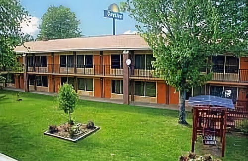 Benton Hotel | Days Inn by Wyndham Benton