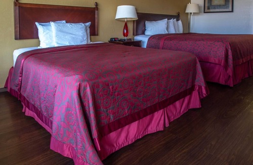 Clinton Hotel | Days Inn by Wyndham Clinton