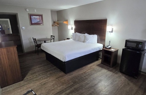 Clinton Hotel | Days Inn by Wyndham Clinton
