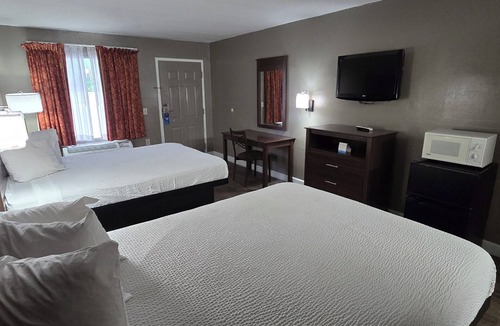 Clinton Hotel | Days Inn by Wyndham Clinton