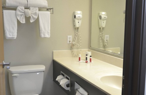 Victory Hills Hotel | Days Inn & Suites by Wyndham Airport Albuquerque