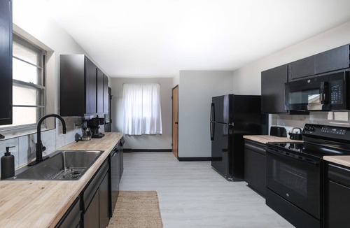 Wichita House | Dazzling East Side 3BR 2 BA Coffee/WFI/SMRT TV