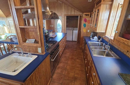 Ocracoke House | DC53: K&K's On a Quiet Lane in the Heart of the Village