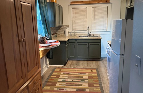 Clarendon House | Delightful 1-bedroom house with AC in charming Clarendon
