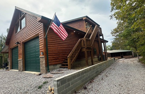 Parkers Lake Cabin | Delightful bunk cabin retreat in Parkers Lake with cozy charm
