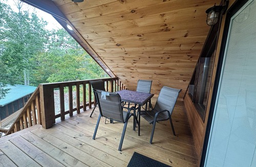 Parkers Lake Cabin | Delightful bunk cabin retreat in Parkers Lake with cozy charm