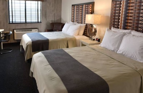 Broken Arrow Hotel | Deluxe 2 Queen, Stoney Creek Broken Arrow, On-site bar | 2 Units