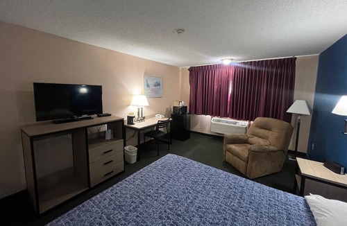 Marysville Hotel | Deluxe King Bed Stay + Free Parking — Comfortable Stay Near Pony Express Museum