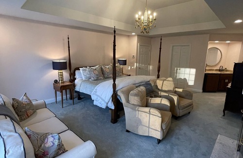 Indian Hills House | DERBY 152 House For RentnSpacious 6-bedroom home 15 minutes from Churchill Downs