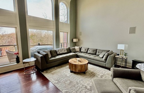Buechel House | Derby Getaway: Spacious 6 Bed, Walkout Basement