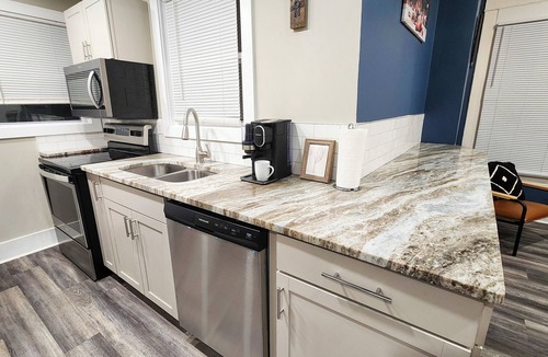 Shelby Park Apartment | Derby Oak Luxe Apartment By Expo and Shelby Park Close to Downtown and Airport