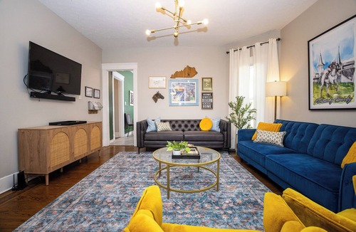 Shelby Park House | Derby Ready Stay Sleeps 9 Pool Table & Firepit