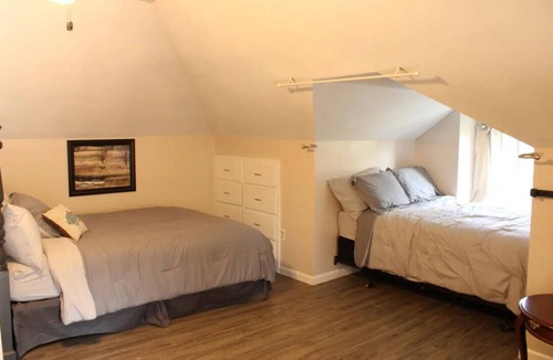 Buffalo County Other | Dirt Road Inn is Quiet country home located just 20 minutes from Kearney