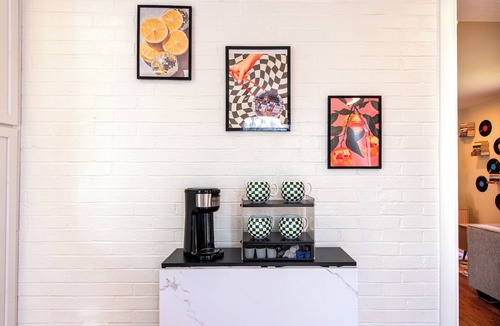 Jeffersonville House | Disco Record-Themed. 2BD/1BA Sleep 5 . Fire Pit. Dog-Friendly. Walkable