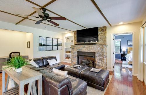 Whiteside House | Dock & Hot Tub: Tennessee River Cabin Getaway