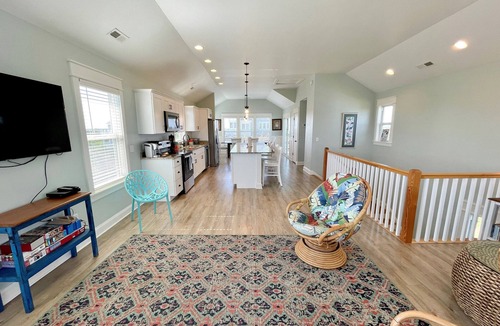Ocracoke House | Dog Friendly close to Ocracoke's beaches, screened porch, deck views