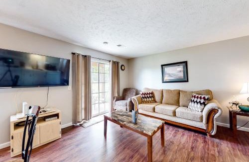 Table Rock Apartment | Dolly's Delight