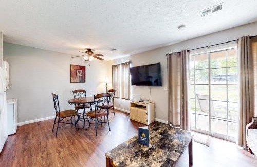 Table Rock Apartment | Dolly's Delight