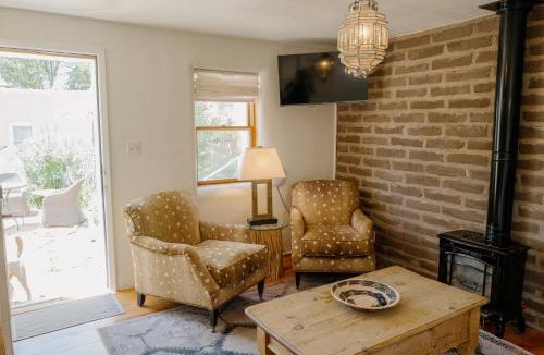 Downtown Santa Fe House | Dos Hermanas Casita 2 & 3 Downtown Courtyard
