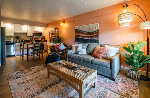 Downtown Branson Condo | Downtown BOHO condo. Walk to Branson Landing. Pool/Fitness Center