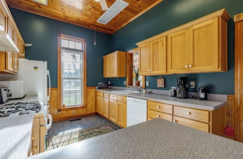 Brandenburg House | Downtown Brandenburg Historic Stay River Views Near Fort Knox
