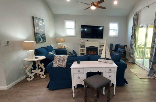 Jacksonville House | Downtown Coastal 3-Bedroom Sleeps 11 / 130
