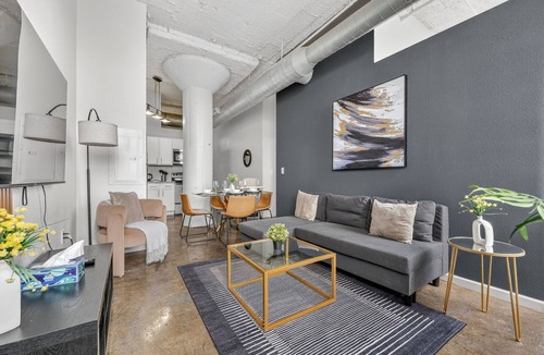 River Market Apartment | Downtown KC 2BR Loft with Parking & Fast WiFi