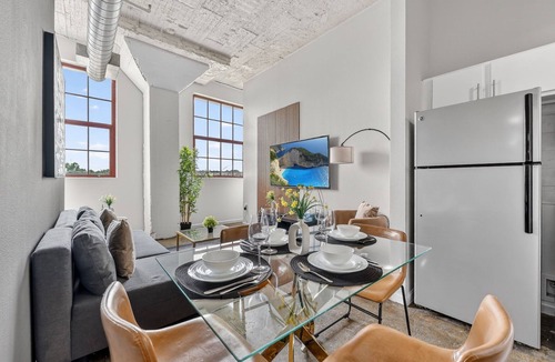 River Market Apartment | Downtown KC 2BR Loft with Parking & Fast WiFi