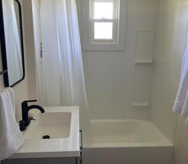 Livingston House | Downtown Livingston Retreat
