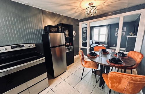 Russell Condo | Downtown Russell 1BD/1BA Condo w/Kitchen/Fireplace/Grill/Pet-Friendly-2PP