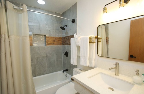 Hastings Hotel | Dragonfly Inn and Suites