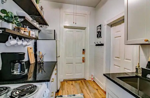 Clarksville Apartment | ❤DT Victorian Apt D❤ 1br~Walk to DT/APSU~Firepit❤