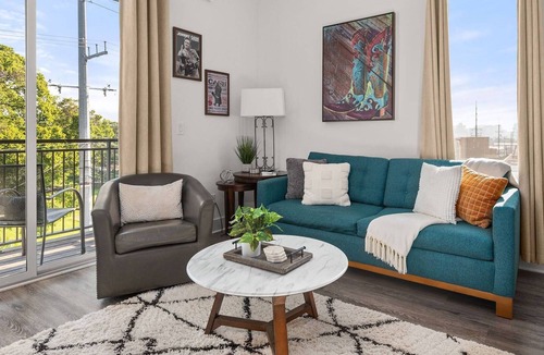 Hadley - Washington Condo | E303 ~ Penthouse Corner Unit w/ Balcony ~ 2 miles Gulch, Broadway & Downtown ~ Parking ~ Fast WiFi