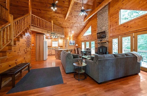 Means Cabin | Eagle View RRG -Hot Tub- Newly updated | WiFi