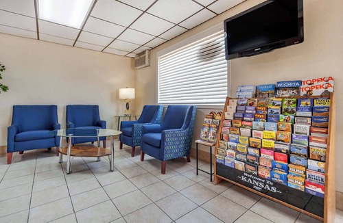 Hays Hotel | Econo Lodge Hays I-70