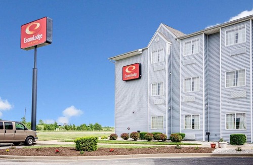 Evansville Hotel | Econo Lodge Inn & Suites Evansville East