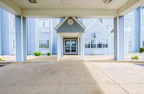 Evansville Hotel | Econo Lodge Inn & Suites Evansville East